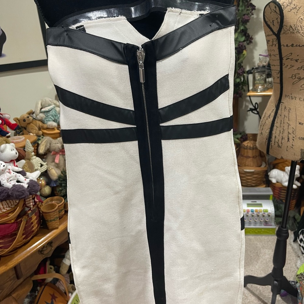 Bebe Dress - Picture 3 of 5